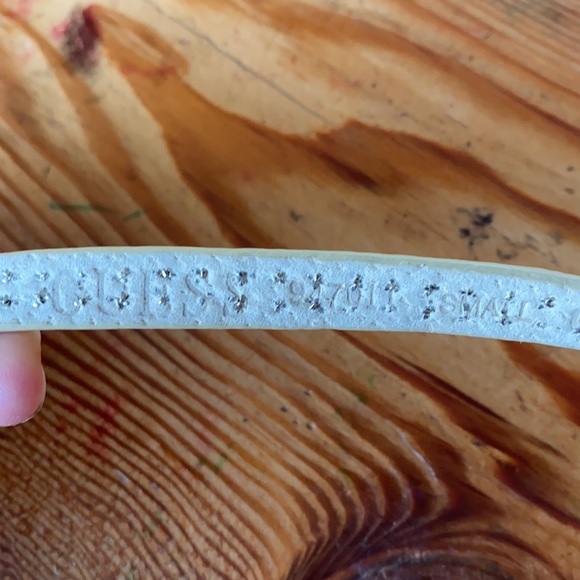 Guess skinny leather belt studded SMALL champagne gold silver studs - Picture 4 of 6